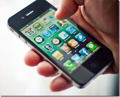 IPhone 4 in hand thumb تحديث: الاتصالات السعودية ستطلق الايفون 4 في 11 فبراير