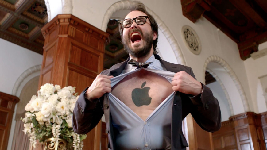apple logo chest fanboy دراسة: مستخدمي الآيفون يشترون أي شيء تطلقه آبل