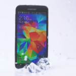 جالكسي S5 يشارك في تحدي الثلج ويتحدى هاتف آيفون S5 - عالم التقنية