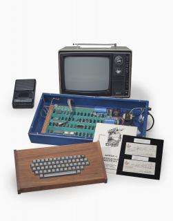 بيع كمبيوتر أبل-1 بمزاد وصلت قيمته إلى 365 ألف دولار - عالم التقنية