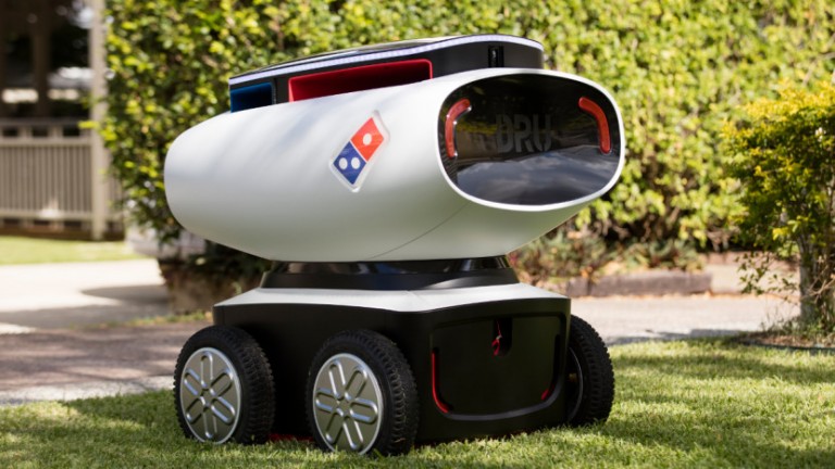 دومينوز بيتزا تكشف عن أول روبوت لتوصيل البيتزا من المطعم للمنزل