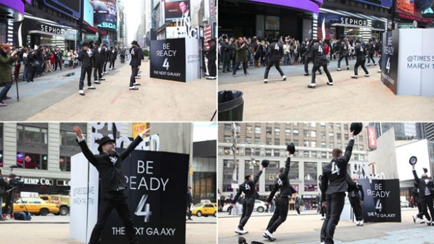 xl_Galaxy S4 NY flash mob