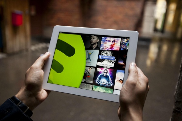 Spotify-iPad-3x21