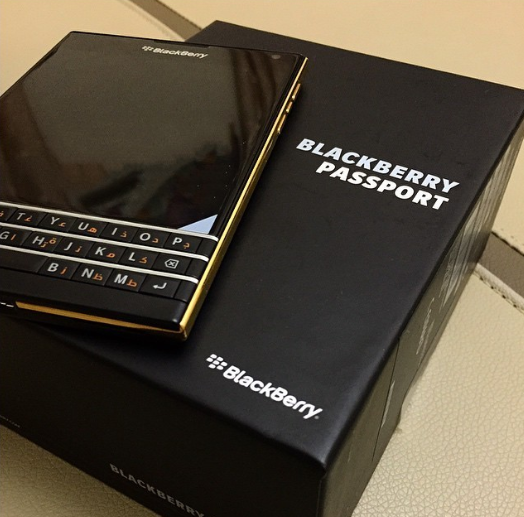 BlackBerry-Passport-Gold-Edition-goes-bling