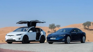 سيارتي موديل إكس و موديل إس في دبي
