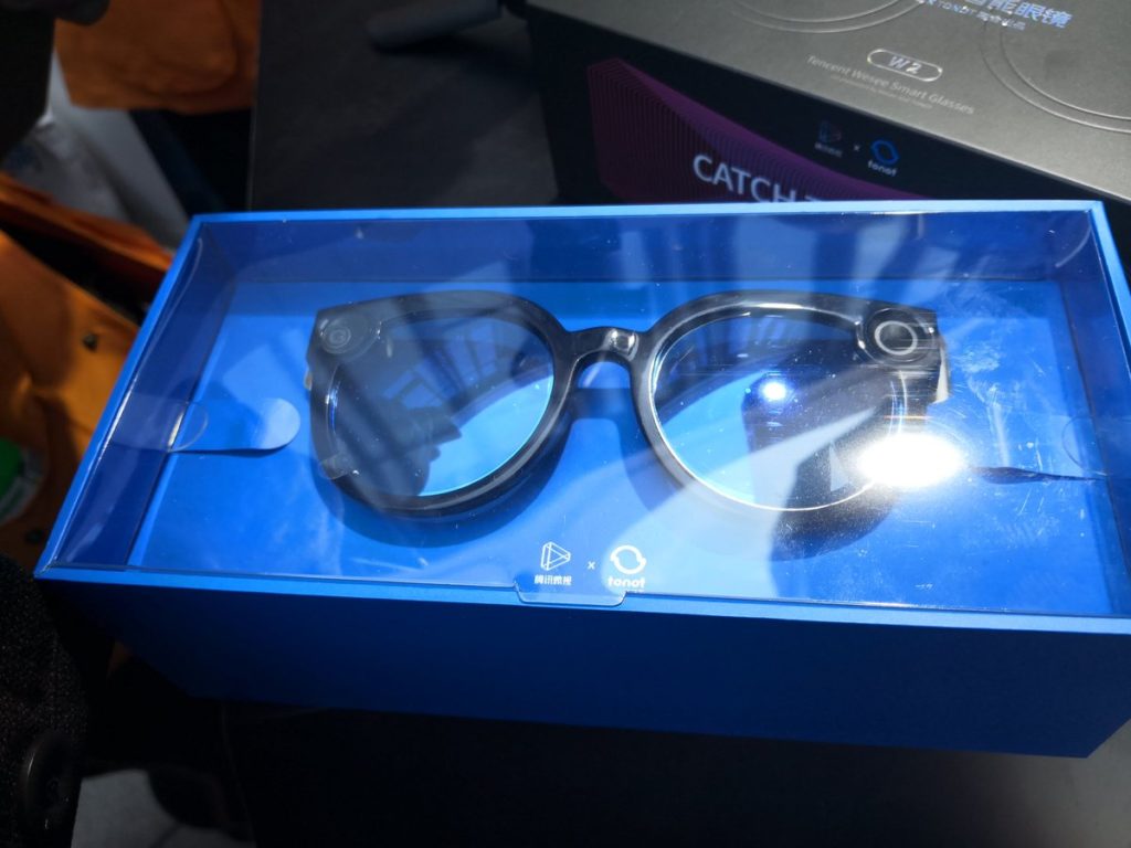 Tencent الصينية تكشف عن نظارة شبيهة بنظارة سناب شات Spectacles  - Weishi 