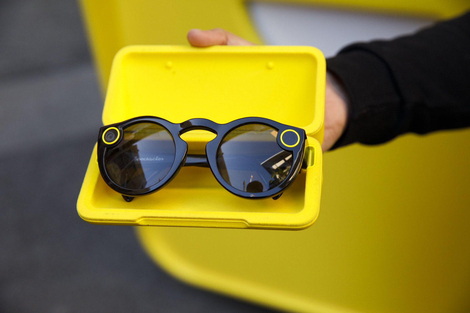 سناب شات ستطلق نظارة Spectacles بكاميرا مزدوجة تدعم الواقع الافتراضي