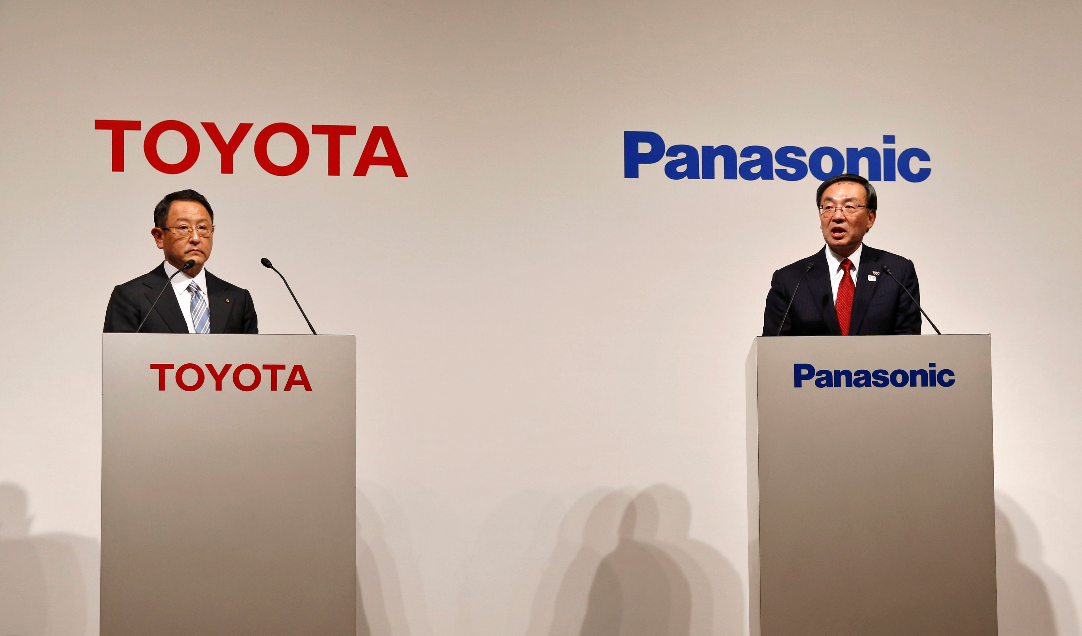 تقرير: شراكة محتملة بين باناسونيك وتويوتا لصناعة بطاريات السيارات الكهربائية