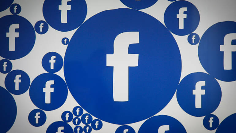 فيسبوك تعلن عن حل المشاكل التي واجهت تطبيقاتها الثلاث منذ الأمس