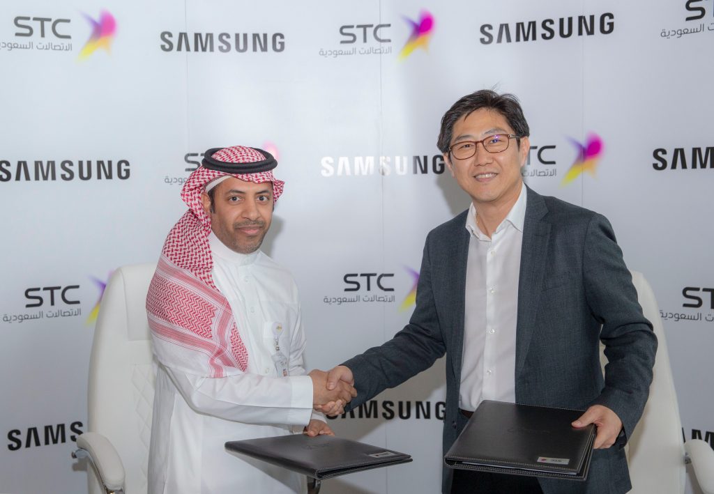شركة STC توقع اتفاقية مع سامسونج لتوفير هواتف الجيل الخامس في السعودية لأول مرة