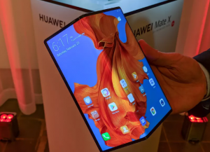 Screenshot_2020-01-11-Huawei-says-it’s-selling-100000-foldable-phones-a-month2-300x217.png