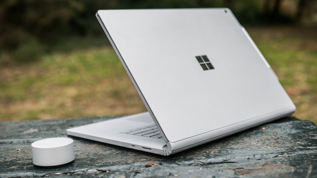 مايكروسوفت تعمل على نظام Windows 11 SE وجهاز Surface SE لمنافسة كروم بوك